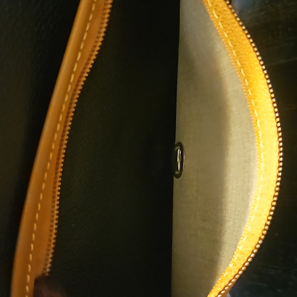 SOCO leather crossbody - Picture 7 of 9